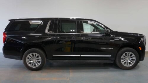 2023 GMC Yukon XL Denali 4WD - Image 11