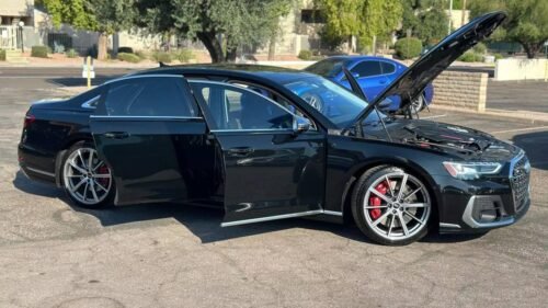2022 Audi S8 Sedan - Image 13